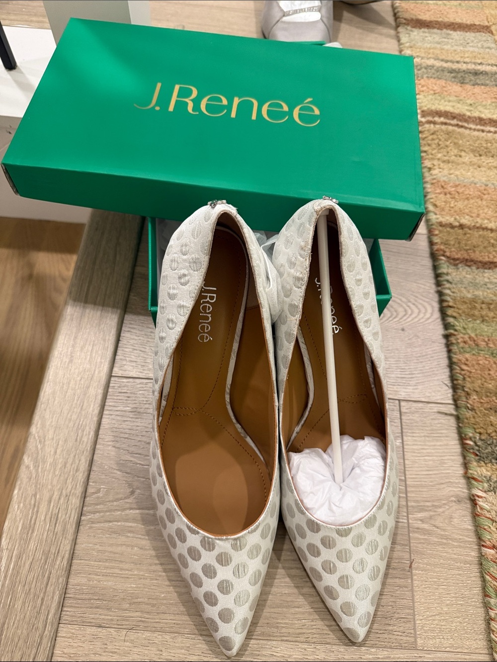 J.Renee White and Silver Polka Dot Pointed-Toe stylish silver Heels